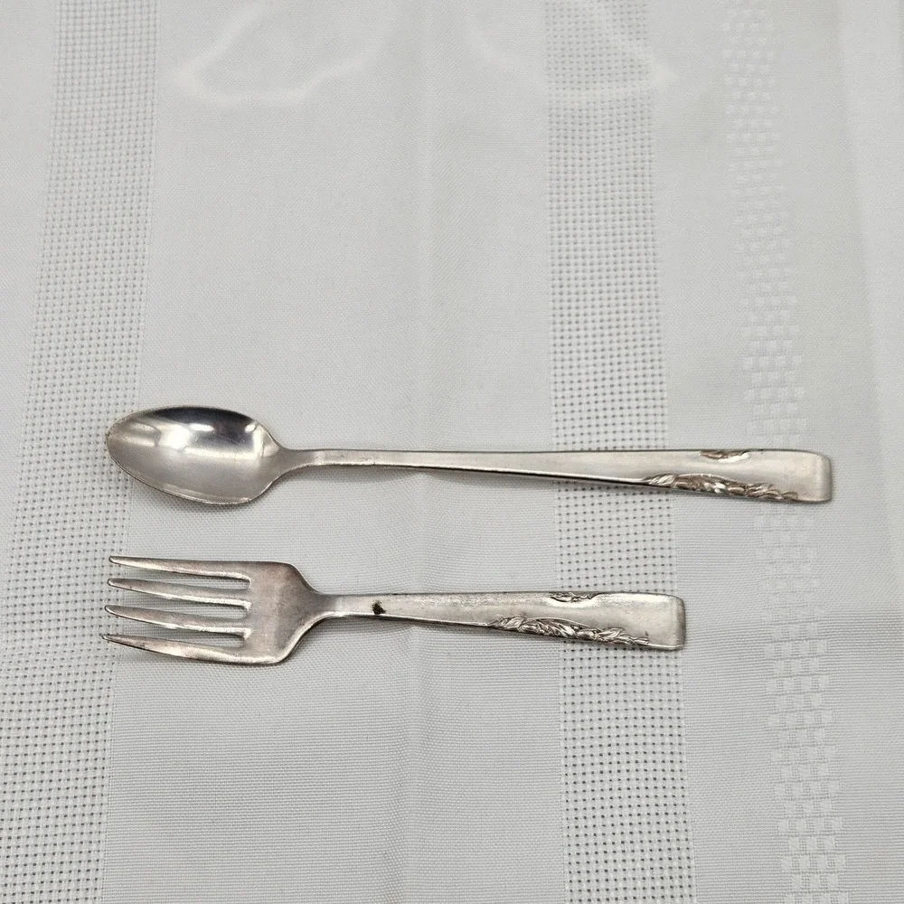 1881 Rogers Vtg Silverplate Feeding Spoon & Fork Set Floral Design Oneida Ltd‎